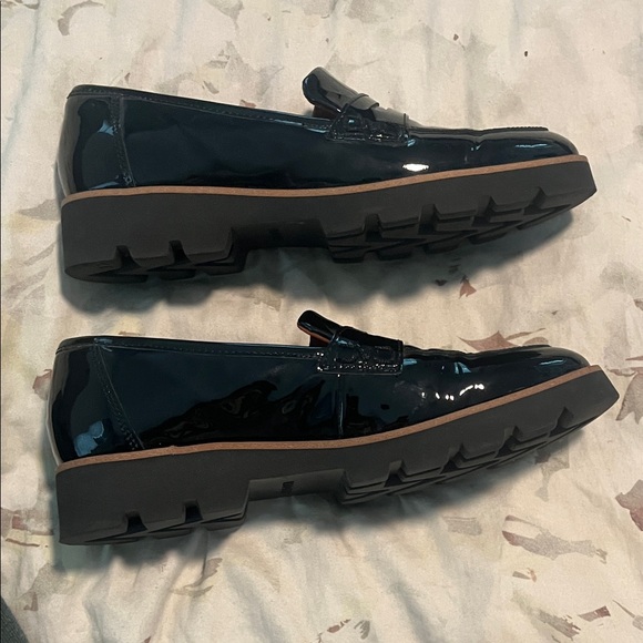 Vionic Shiny Black Women's Loafers - Picture 4 of 7